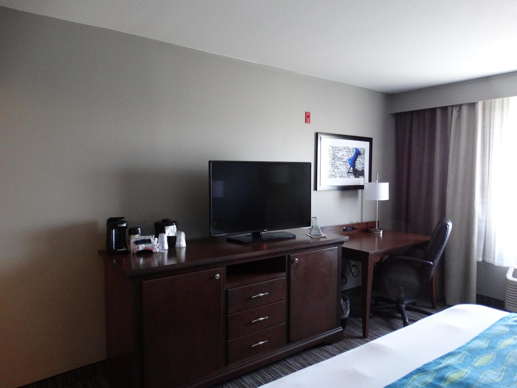 Best Western Wichita Northeast Экстерьер фото