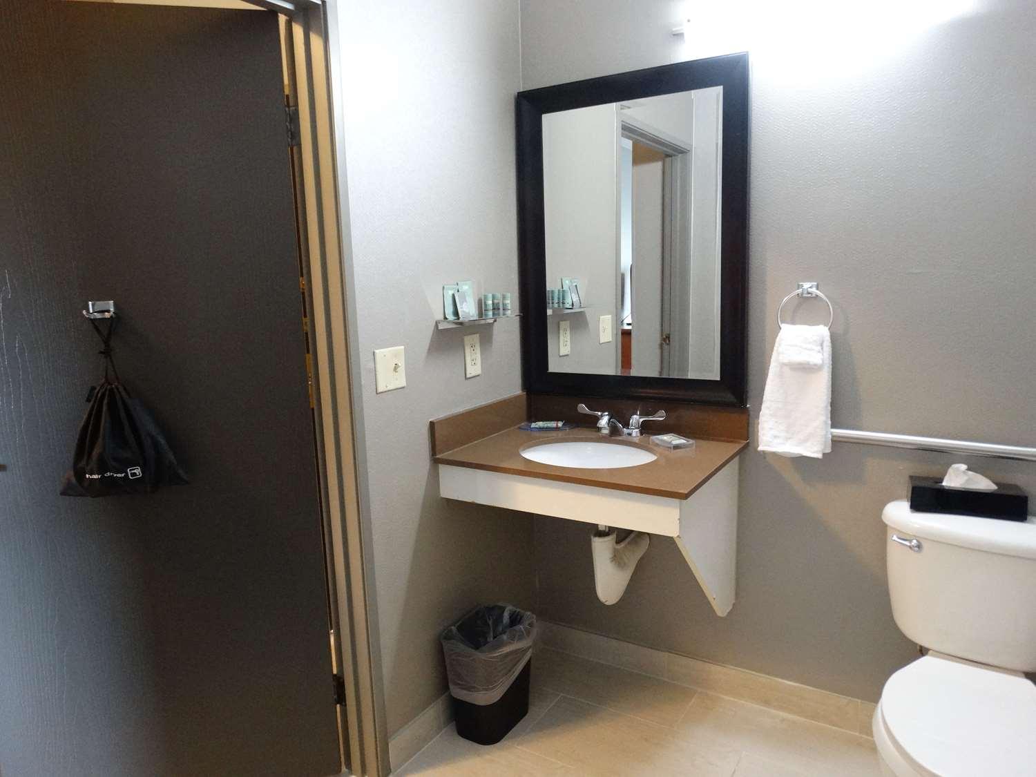 Best Western Wichita Northeast Экстерьер фото