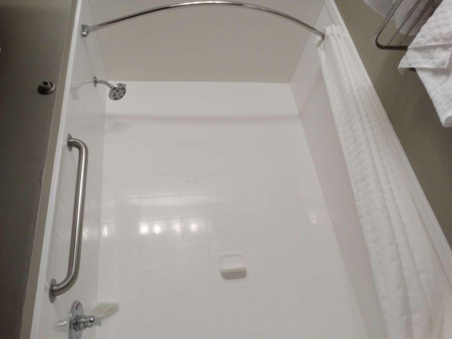 Best Western Wichita Northeast Экстерьер фото