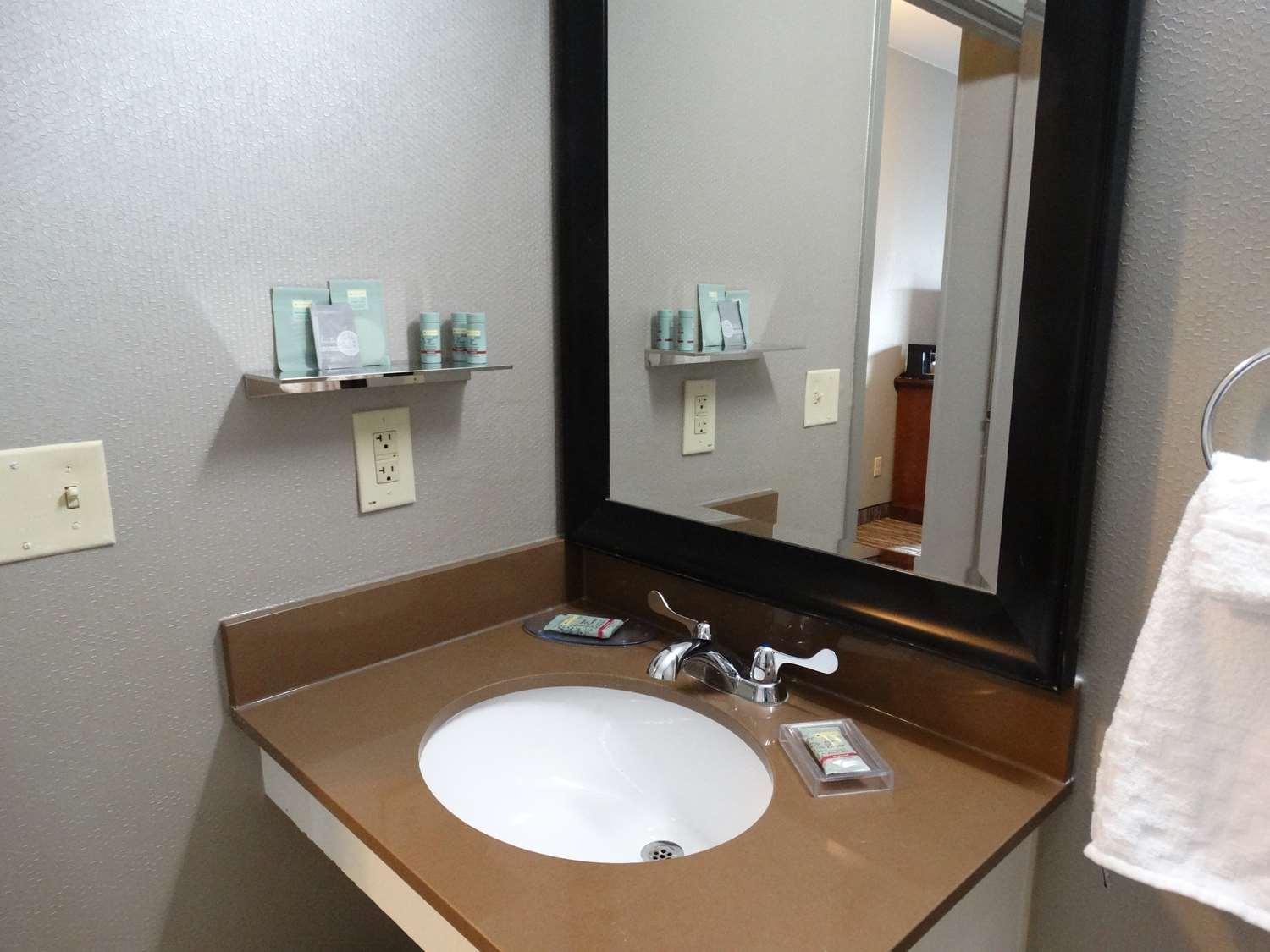 Best Western Wichita Northeast Экстерьер фото