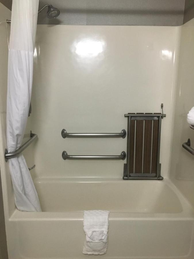 Best Western Wichita Northeast Экстерьер фото