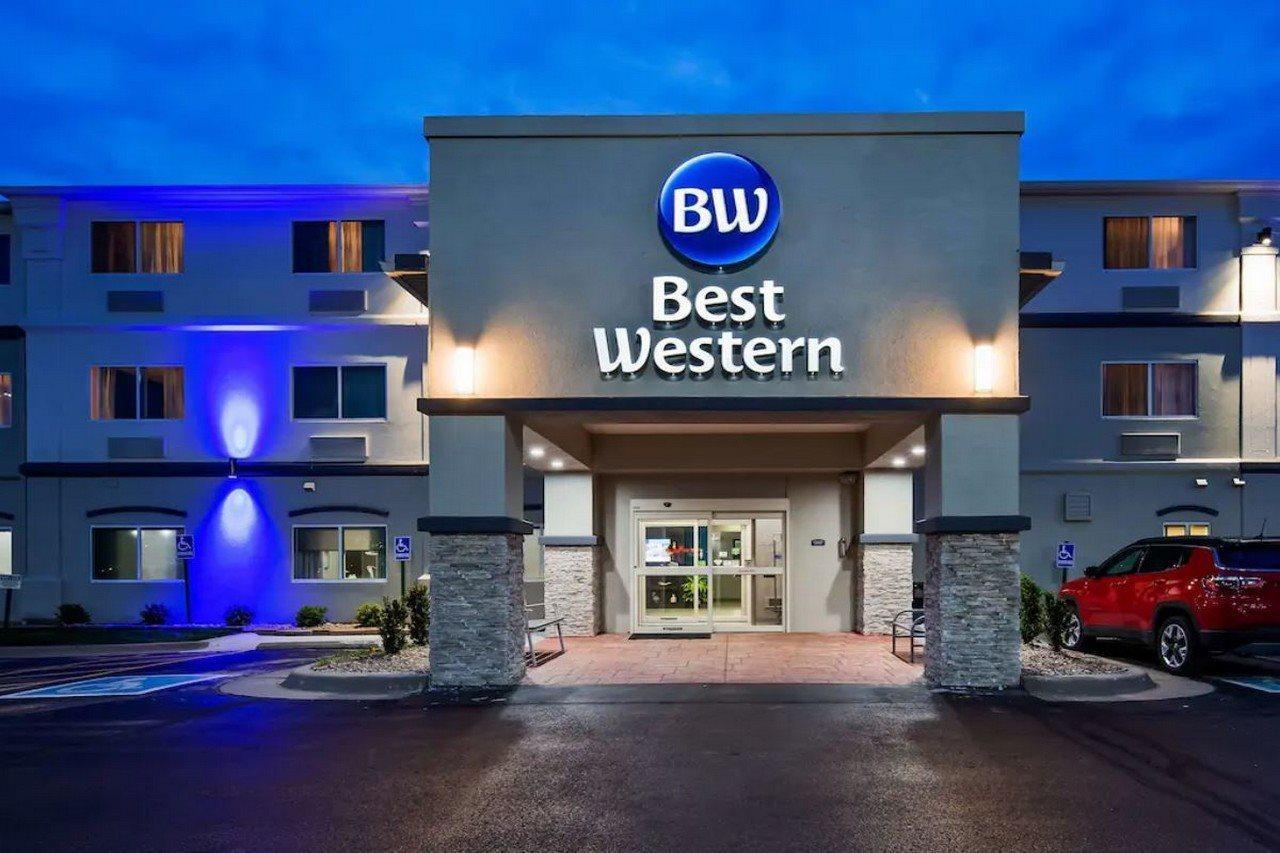 Отель Best Western Wichita Northeast Экстерьер фото