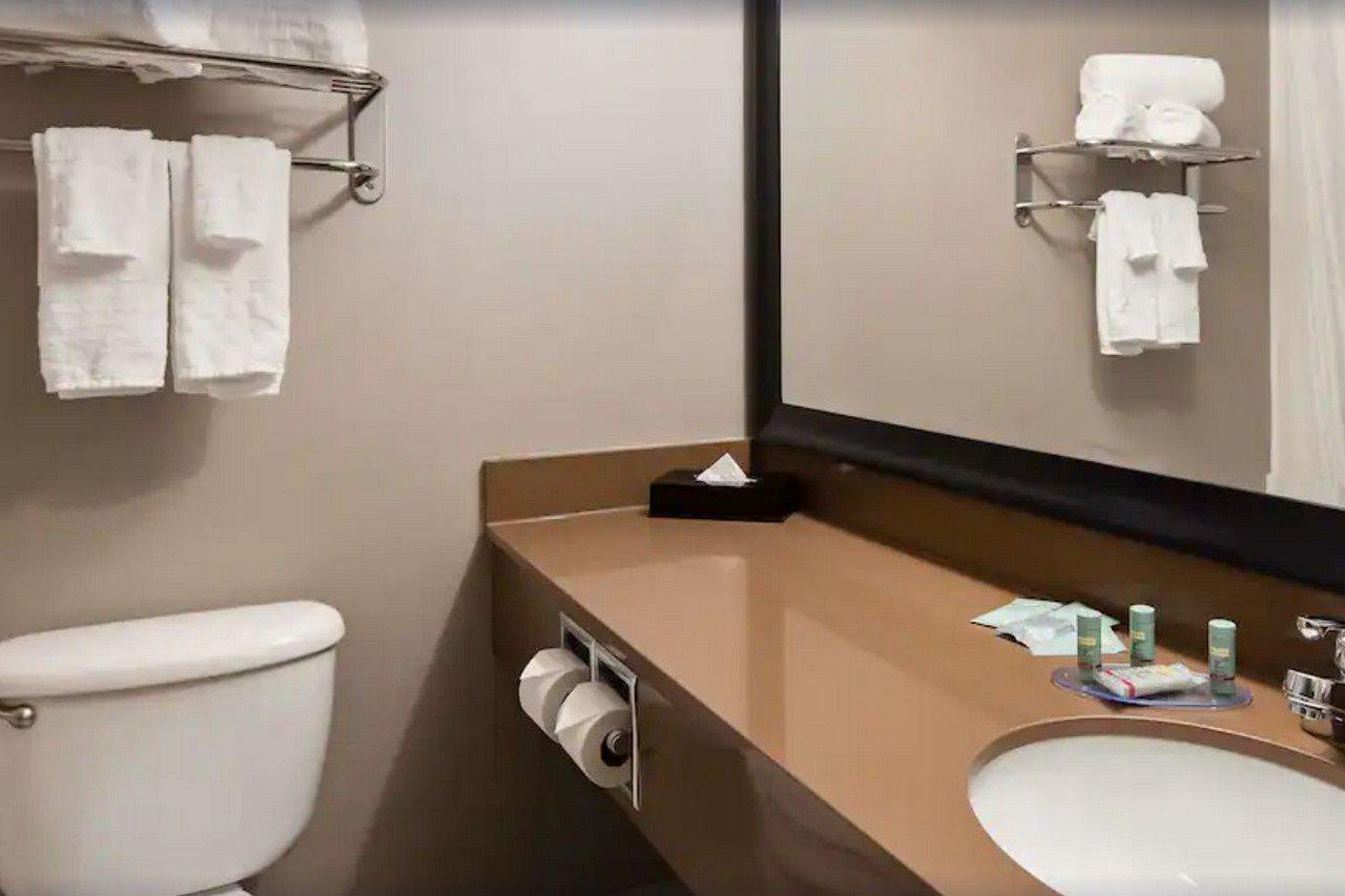 Best Western Wichita Northeast Экстерьер фото