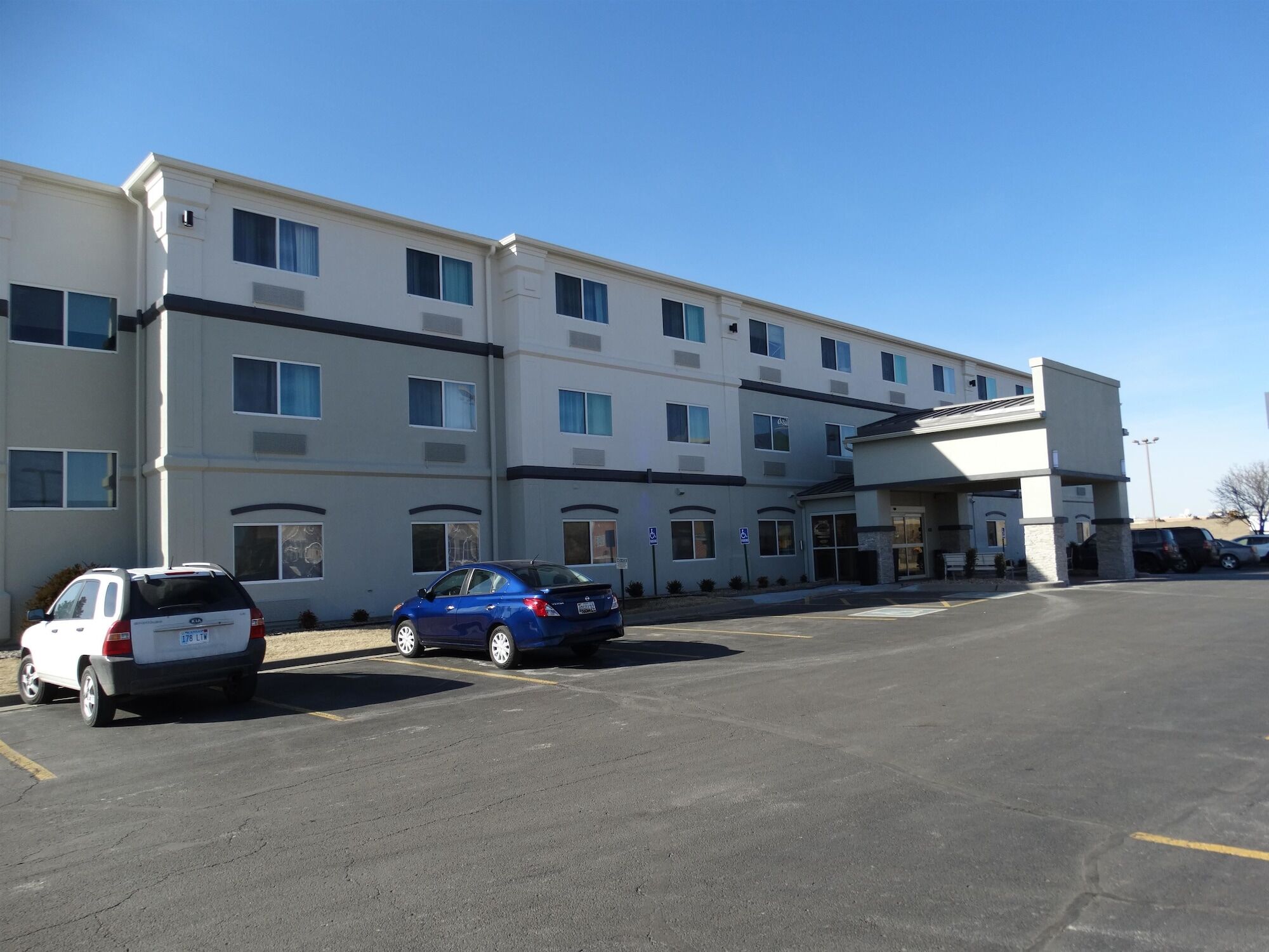 Отель Best Western Wichita Northeast Экстерьер фото